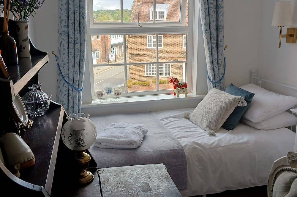 Charming cottage in the beautiful village of Welwyn. Pet-friendly! in Welwyn, Hertfordshire