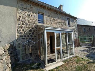 Gîte pour 5 personnes, avec terrasse, adapté aux familles à Nasbinals