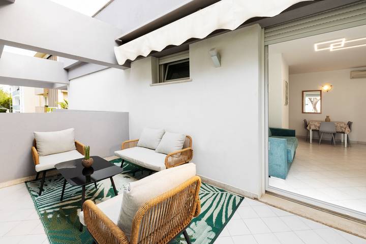 Ferienwohnung für 6 Personen, mit Balkon und Terrasse sowie Garten und Pool in Riccione