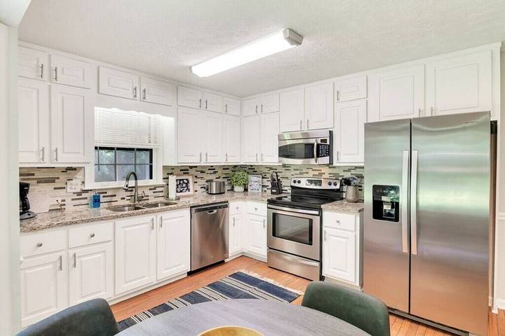 Vacation rental for 8 people, with balcony and yard, with pets in Cobb County