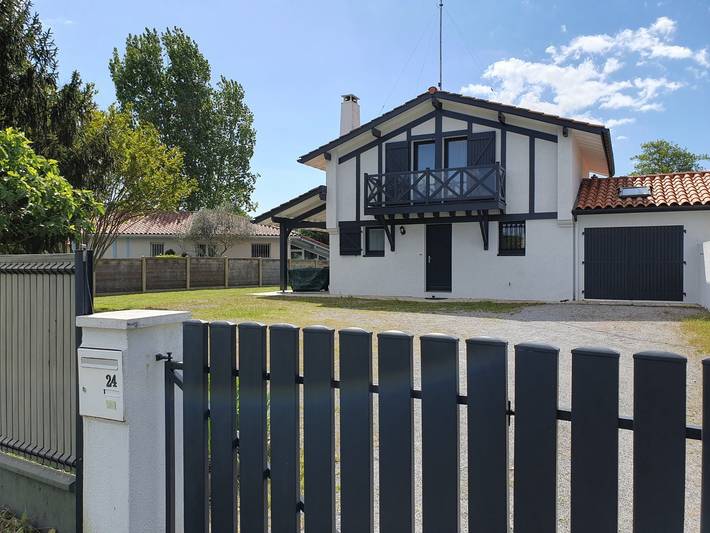 Gîte pour 10 personnes, avec jardin ainsi que vue sur le lac et balcon dans les Landes - 2