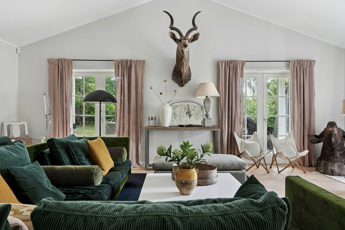 Stilfuldt sommerhus nær Tisvilde strand og by in Tisvilde, Kattegat