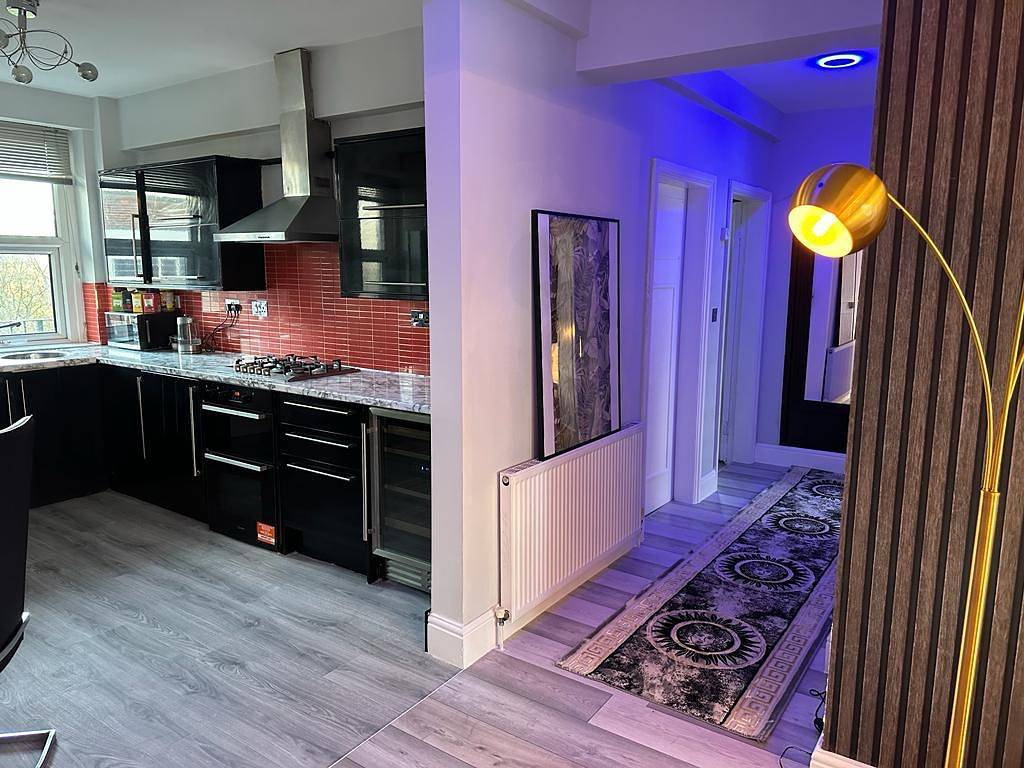 Ganze Ferienwohnung, 1 Bed Flat - Sleeps 2 - Jacuzzi - Parking - Wifi in Birmingham, Birmingham und Umgebung