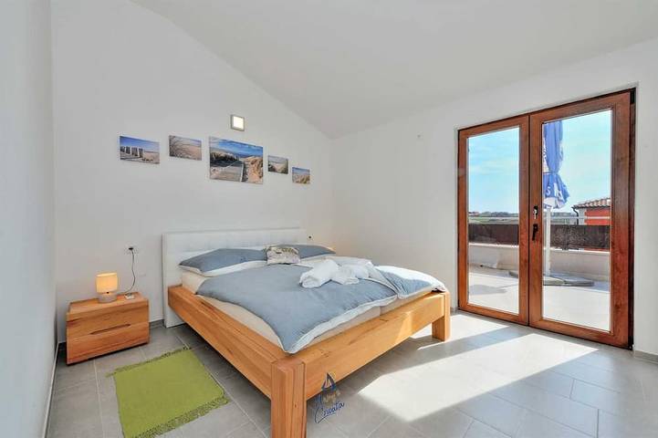 Encantadora villa de 3 dormitorios con piscina privada cerca de las playas. in Novi Grad, Mareda