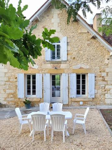 Gîte pour 6 personnes, avec vue sur le lac ainsi que vue et jardin, animaux acceptés à Maurens