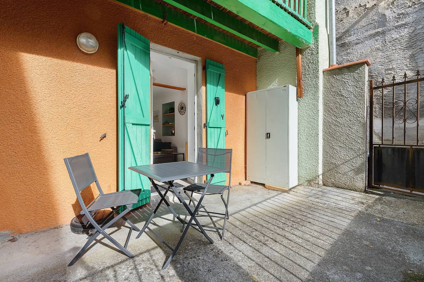 Entire apartment, Apartment 'Au Cocon De La Tour Des Jacobins' with private terrace and Wi-Fi in Bagnères-de-Bigorre, Hautes-Pyrénées