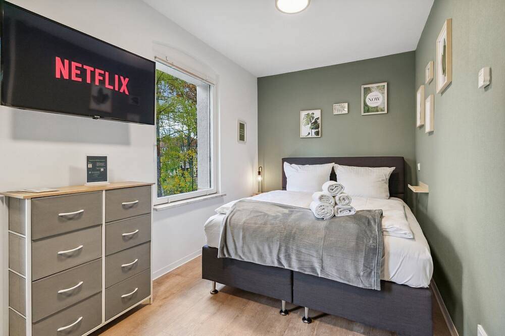 Ganze Wohnung, Vorstadtoase - 3 Pers - Badewanne, Queensize-Bett, Schlafcouch, Netflix, Parken in Eichwalde, Dahme-Seengebiet