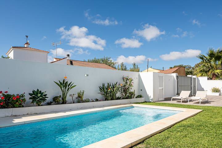 Villa 'Chill Out Of City' mit privatem Pool, Wlan und Klimaanlage in Pago del Humo, Chiclana de la Frontera
