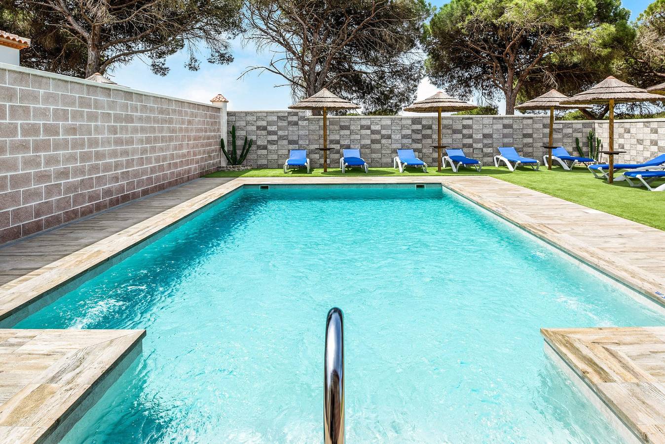 Casa Torre de Meca 3 mit Gemeinschaftspool, Terrasse und Garten in Los Caños de Meca, Barbate