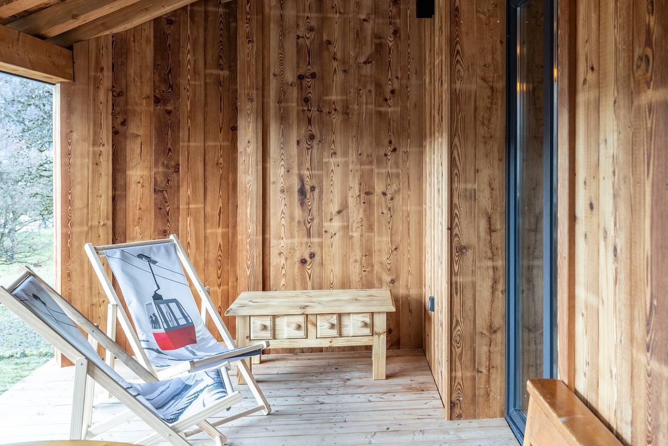 Ganze Wohnung, Renovierte Ferienwohnung für 6 Personen, 2 Min. zu den Pisten, Bergblick, private Terrasse in Station de Morillon, Grand Massif