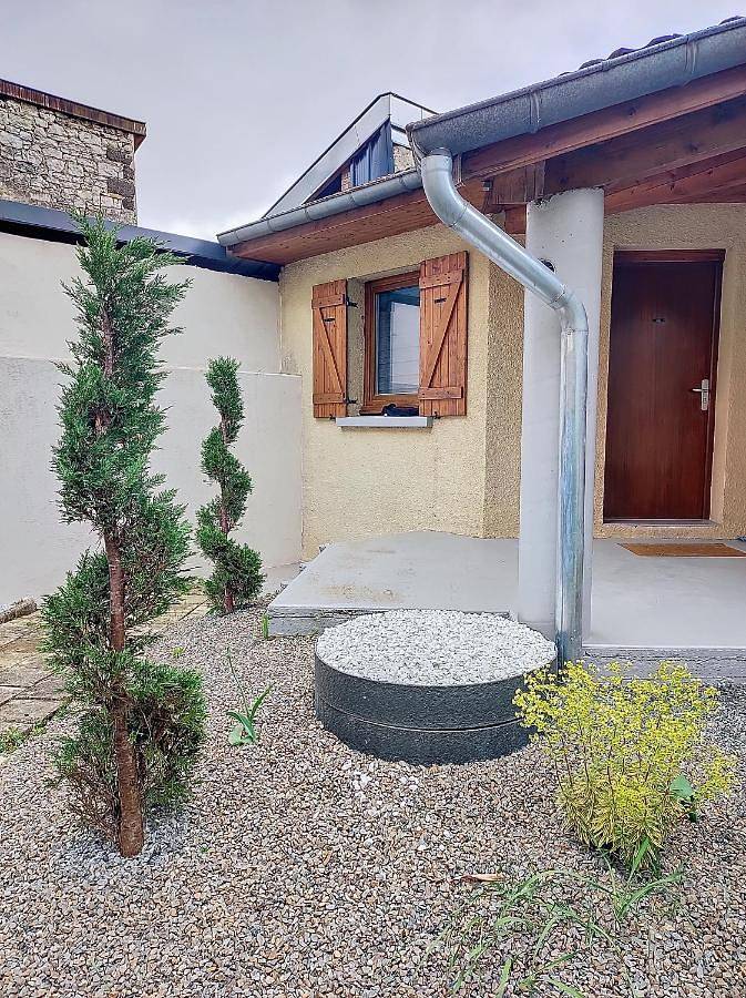 Gîte pour 2 personnes, avec terrasse et jardin à Oyonnax - 3