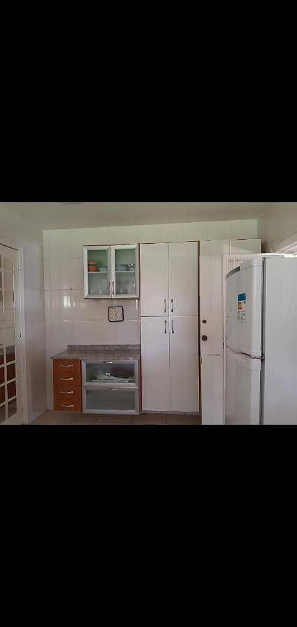 Casas e apartamentos de temporada para 7 pessoas, com balcão e piscina e ainda vista, com animais de estimação em Itaguaí