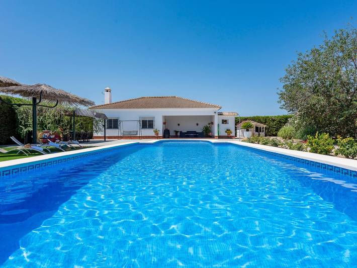Location de vacances pour 6 personnes, avec Terrasse ainsi que Jardin et Piscine à La Puebla de Cazalla