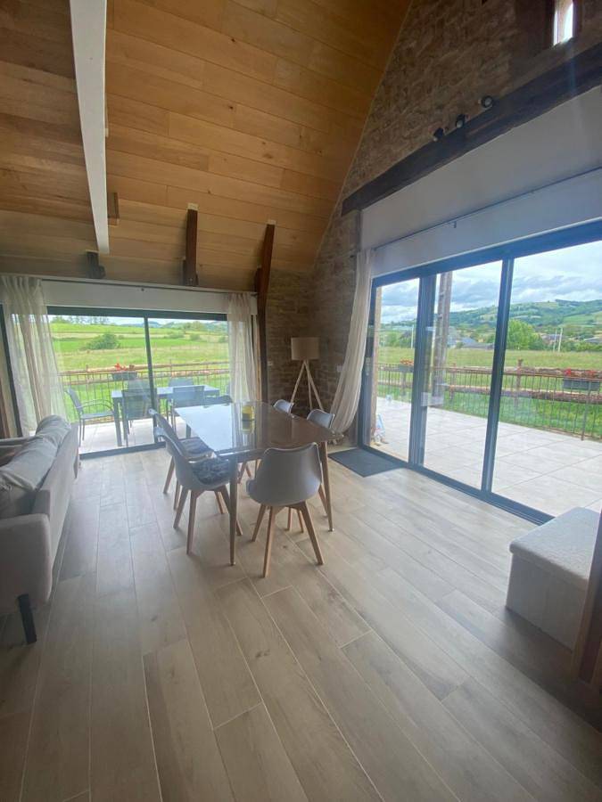 Location de vacances pour 6 personnes, avec terrasse ainsi que vue et jardin à Coubisou - 4