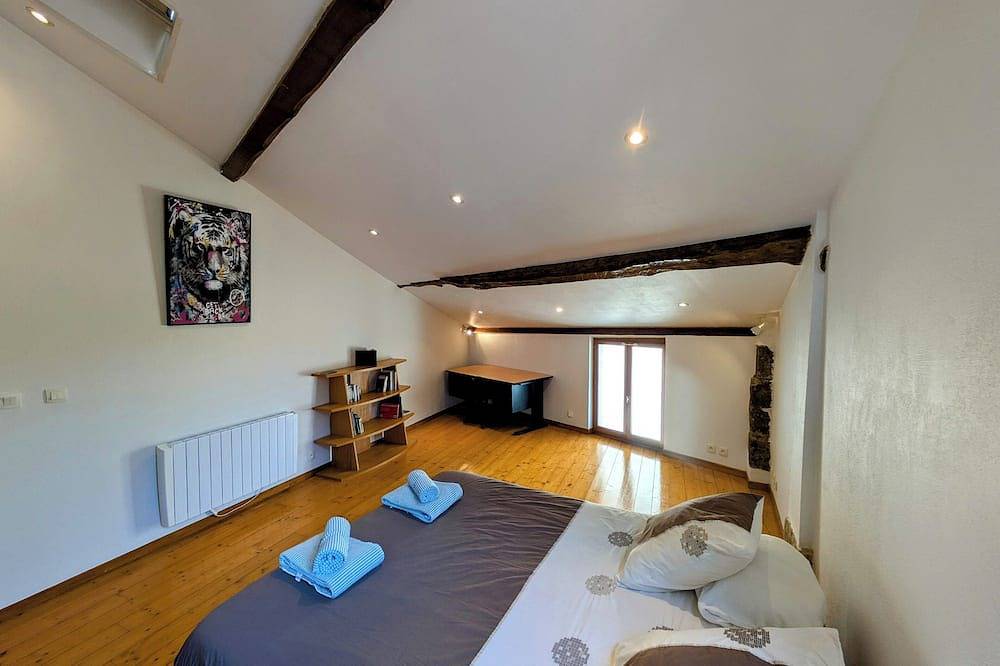 Charming stone house with terrace & barbecue, near valence in Montélier, Valence region