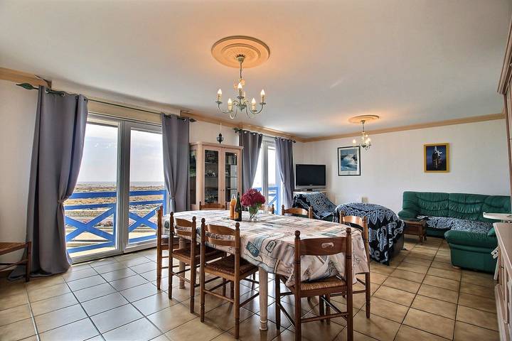 Entire apartment, Apartment 'Face Mer' with sea view, shared terrace and Wi-Fi in Penmarc'h, Quimper region