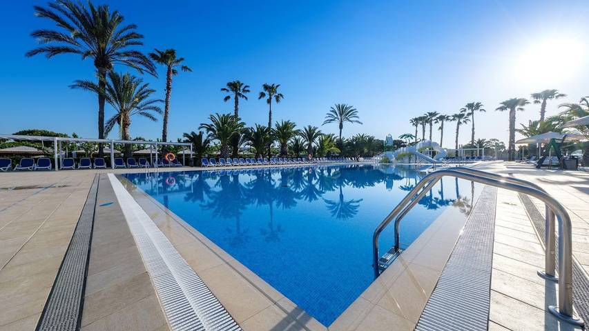 Bungalow para 4 personas, con jardín y piscina en Vendrell