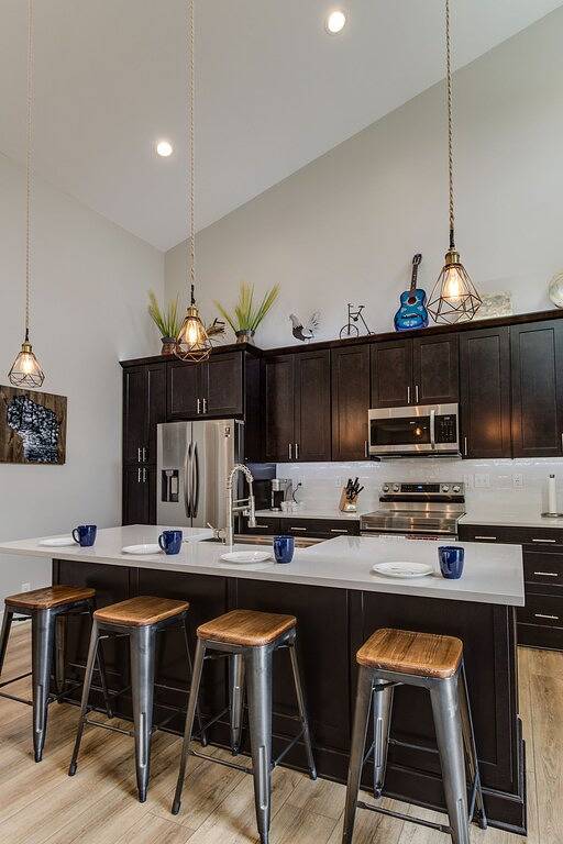 3-Br Luxury Home with Hot Tub & Arcade Games in Grundy County