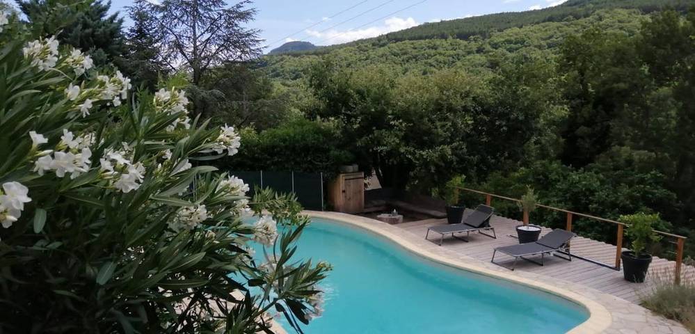 Location de vacances pour 4 personnes, avec jardin ainsi que vue et piscine à Les Plans - 4