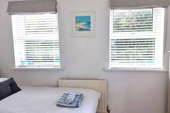 Entire apartment, Sea Spray St Ives Stunning sea views 2 Bedroom duplex with parking Dog friendly in St. Ives, Cornwall