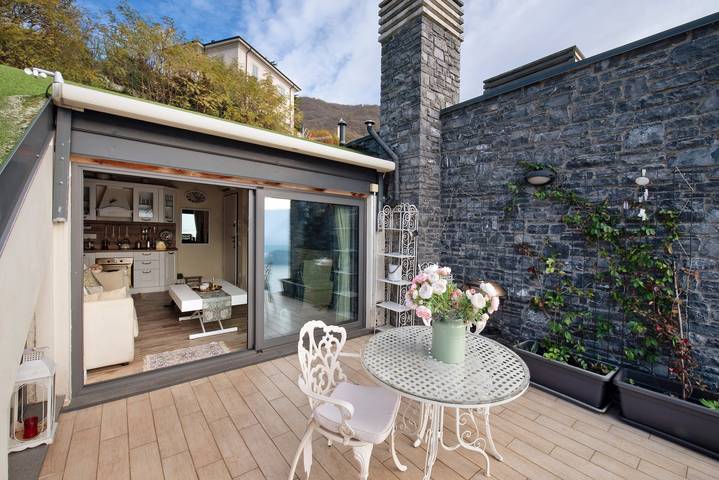 Ferienhaus für 4 Personen, mit Whirlpool und Sauna sowie Seeblick