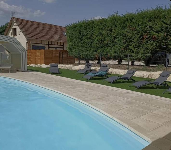 Maison d’hôte pour 2 personnes, avec jardin et piscine, animaux acceptés à Clémont