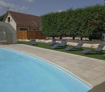 Maison d’hôte pour 8 personnes, avec vue ainsi que piscine et jardin, animaux acceptés à Clémont