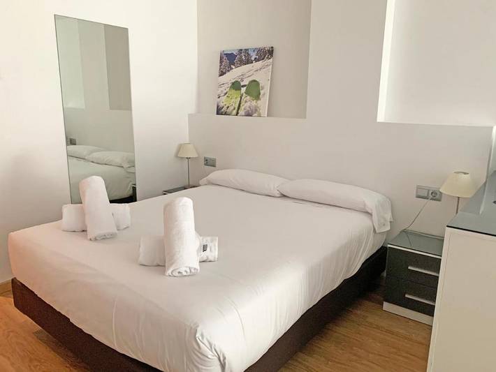 Gîte pour 4 personnes, avec vue et terrasse, animaux acceptés dans Arinsal - 2