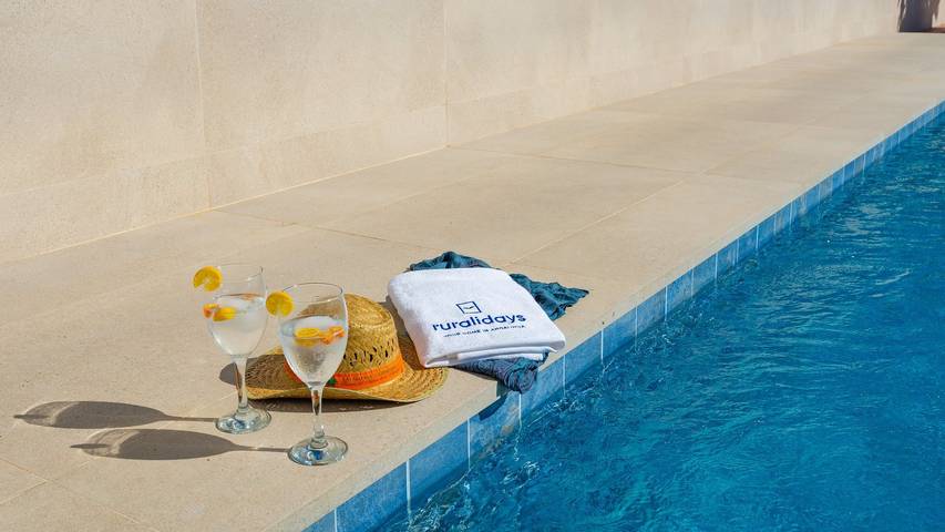 Finca für 15 Personen, mit Balkon/Terrasse in Sayalonga - 2