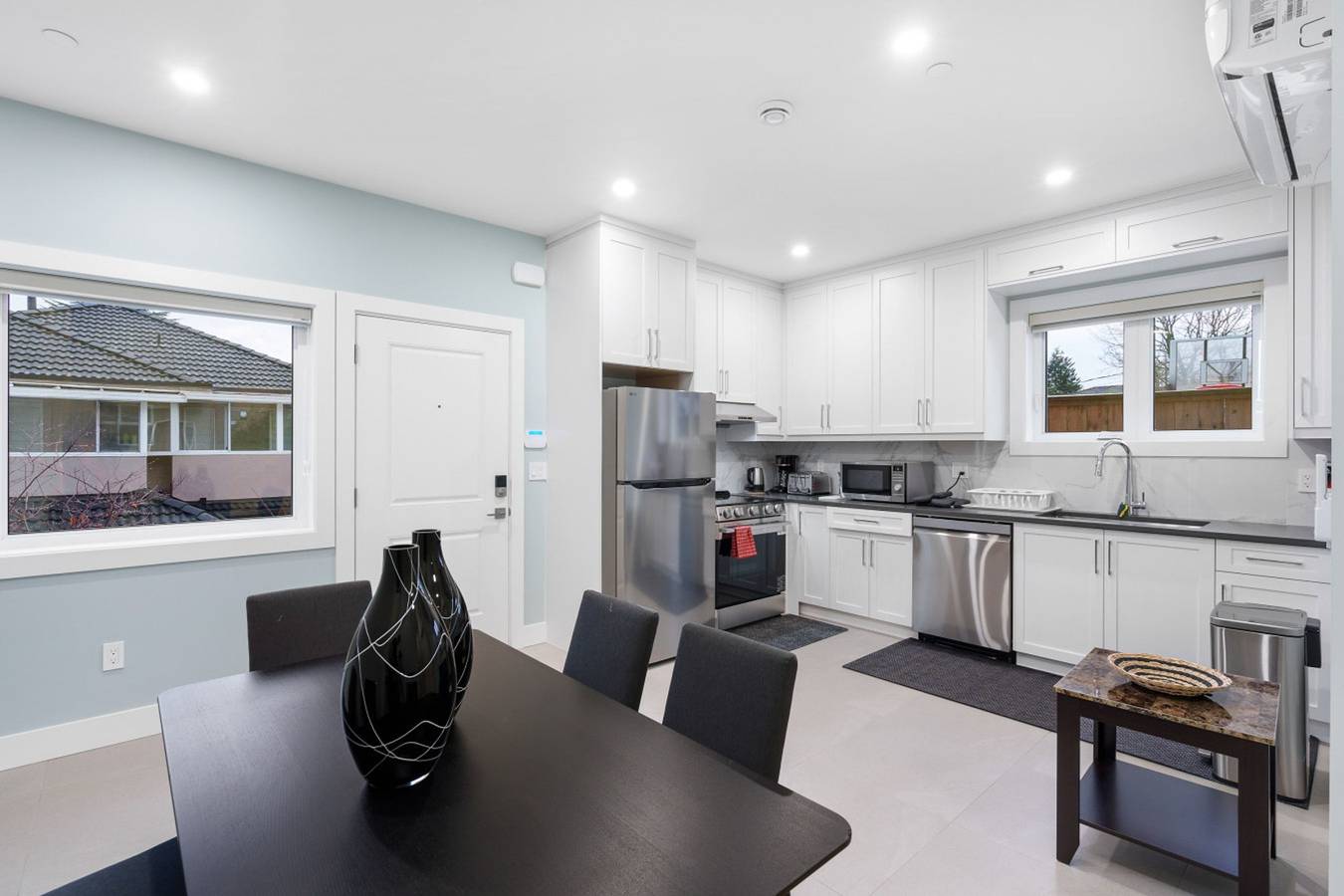 Modern 6Br Home | Perfect for Groups & Families in Vancouver, Columbia Britannica