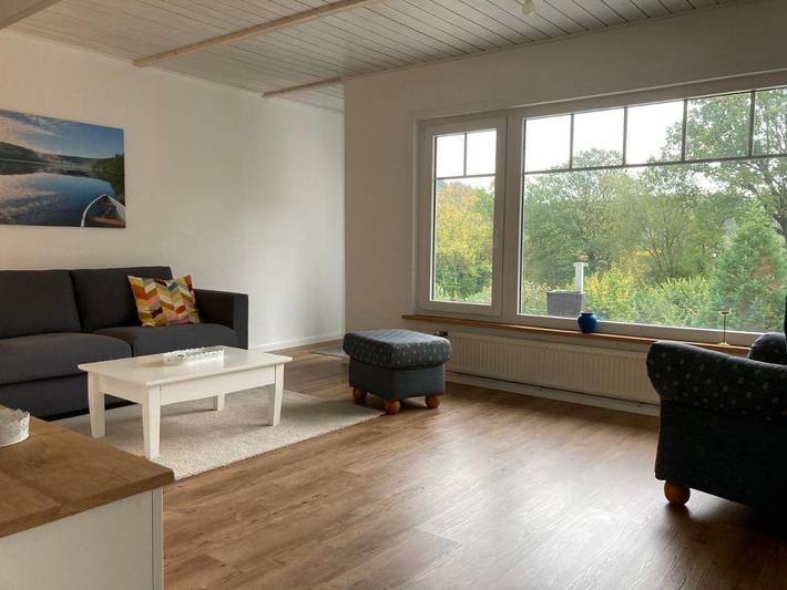 Ferienhaus für 4 Personen, mit Balkon und Terrasse sowie Garten und Seeblick in Vöhl