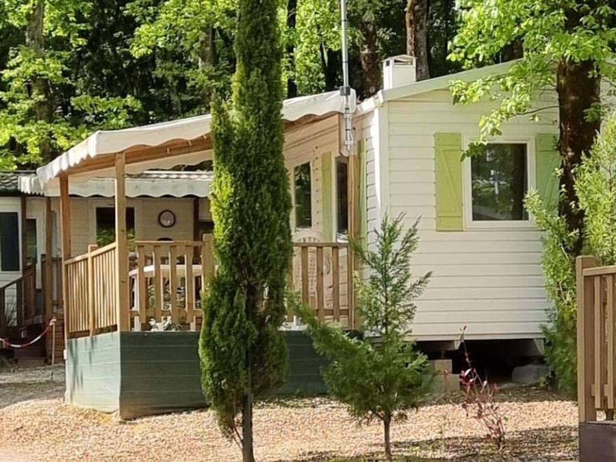 Flower Camping Les Loges - Mobilhome 2 personnes - Standard 18 - 24m² - 1 chambre - terrasse couverte + Tv* in Meschers-sur-Gironde, Région de Rochefort
