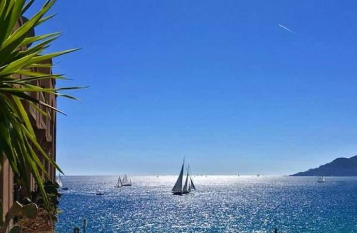 Gîte pour 4 personnes, avec bassin pour enfant et jardin ainsi que piscine et vue, adapté aux familles dans Office De Tourisme Cannes La Bocca - 2