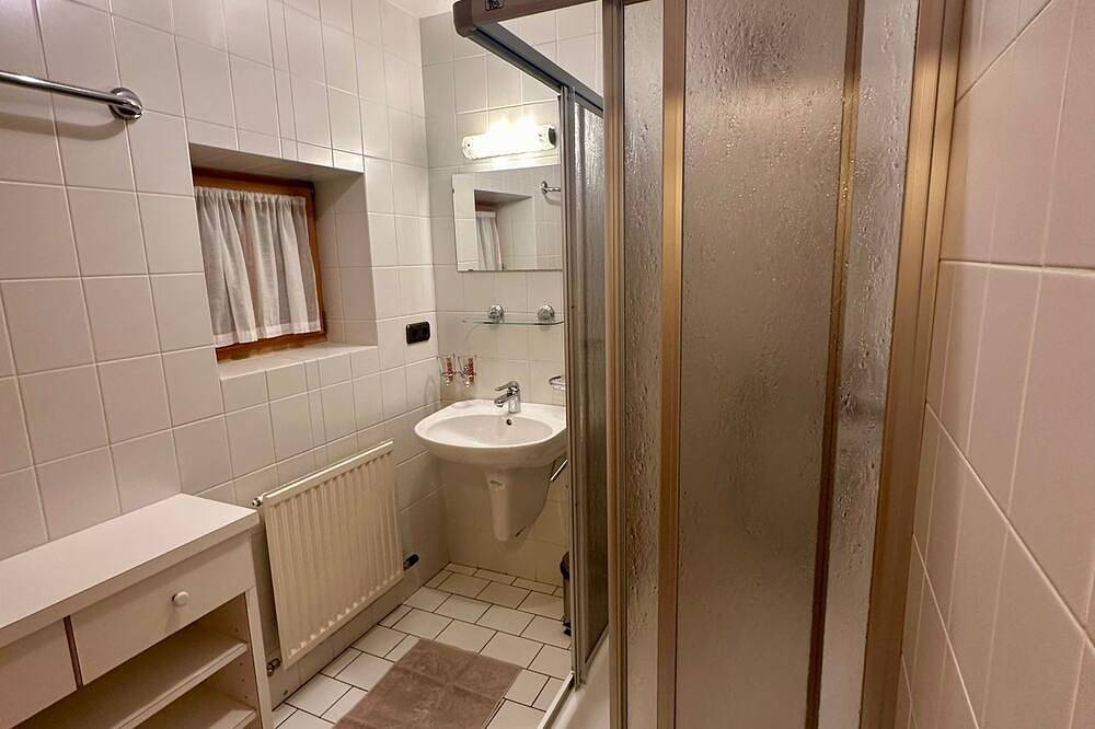 Ganze Wohnung, Idyllische Ferienwohnung in Königsleiten mit Sauna, zentral in Liftnähe in Königsleiten, Pinzgau