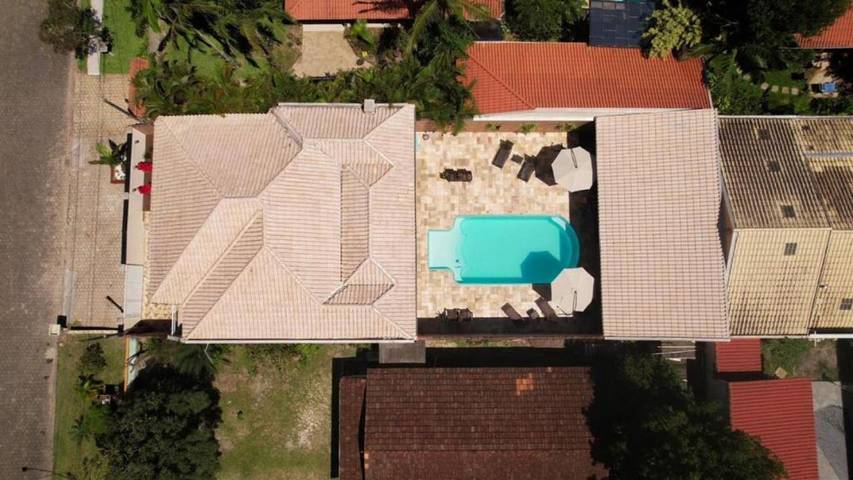 Villa para 22 pessoas, com vista e jardim e ainda piscina, com animais de estimação em Guaratuba