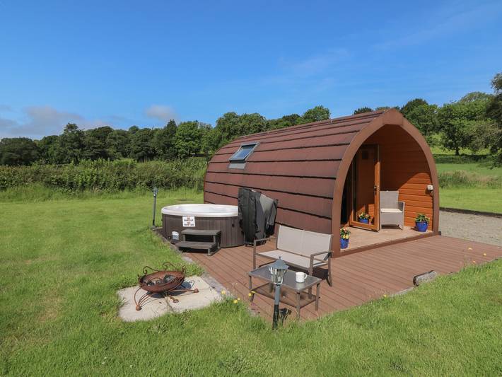 Hut for 2 people, with Hot tub in
