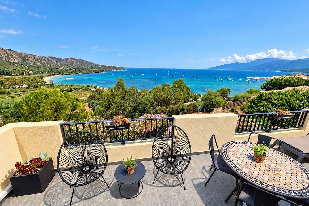 Appartement entier, Appartement Neuf Vue Imprenable Sur  Baie De Saint Florent- Promo Oct- Novembre in Saint-Florent, Région de Calvi