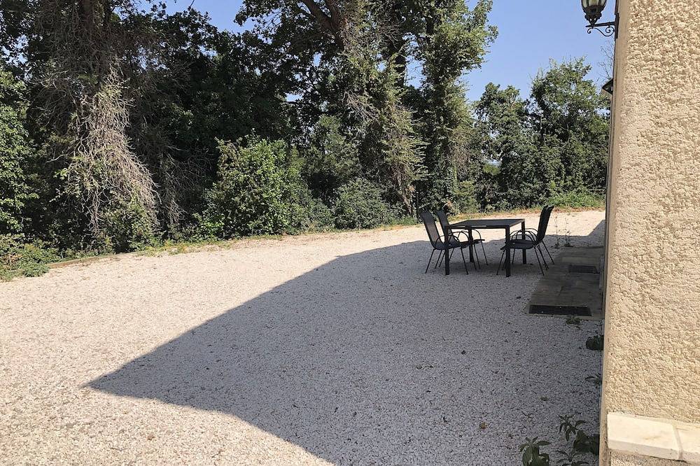 Geheel appartement, Holiday rent in a provencal house. Capacity: 2/4 people in Saint-Maximin-la-Sainte-Baume, Brignoles region