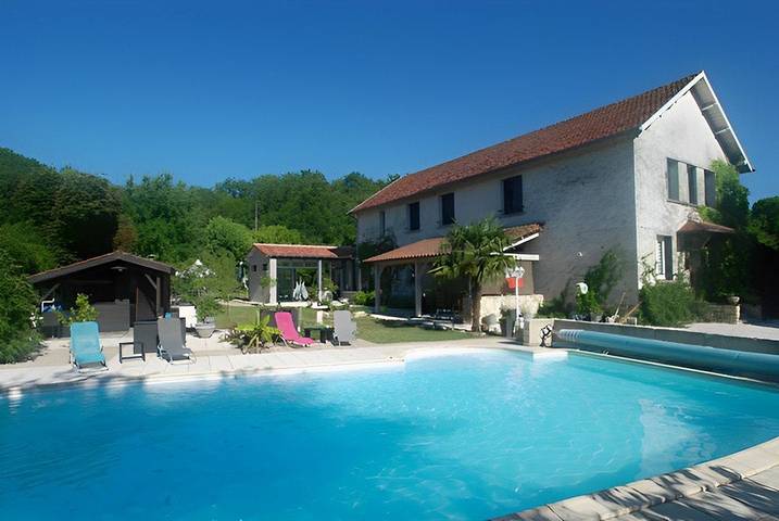 Chambre d’hôte pour 2 personnes, avec piscine ainsi que jardin et jacuzzi