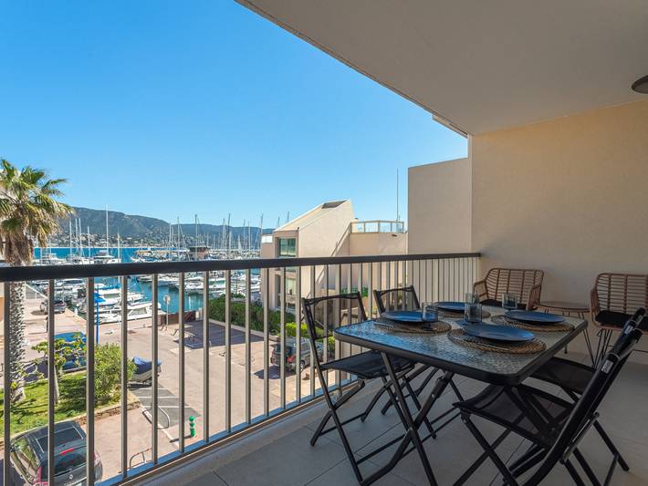 Ferienwohnung für 4 Personen, mit Terrasse und Ausblick in Bormes-les-Mimosas