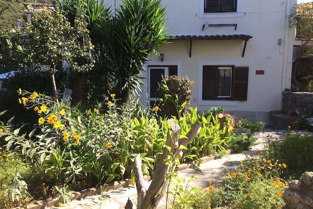 Apartment for 4 People in Agios Gordios, Corfu