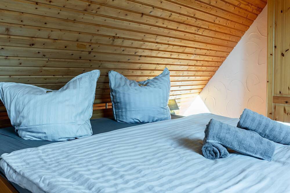 Ganze Wohnung, Ferienwohnung Adlerhorst - Ferienhaus Am Boddenufer in Buschvitz, Bergen auf Rügen und Umgebung