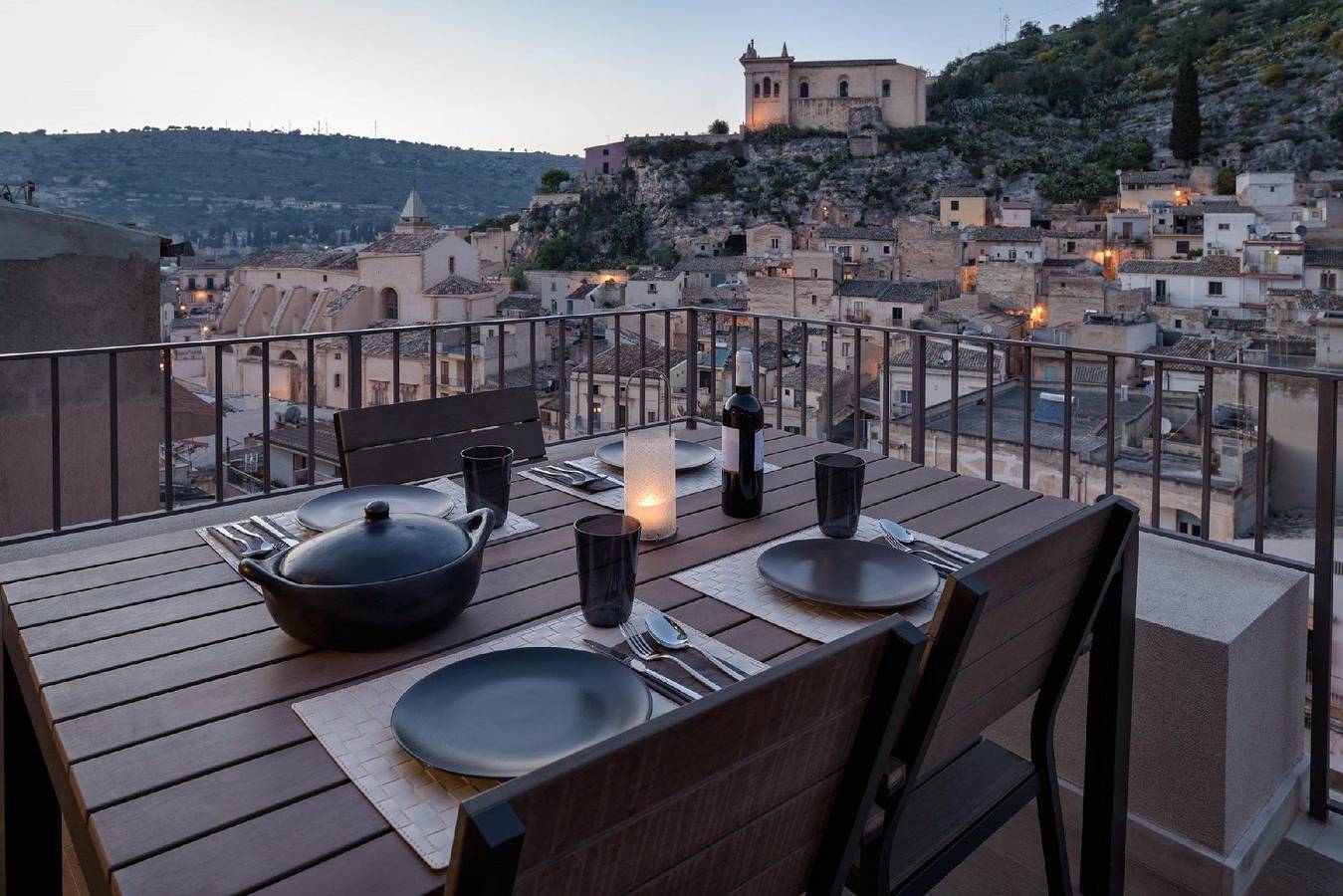 Apartamento vacacional entero, Beautiful Holiday Apartment in Scicli with Furnished Terrace and Beautiful View in Scicli, Provincia de Ragusa