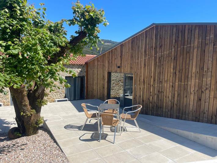 Gîte pour 3 personnes, avec terrasse et vue dans Góis