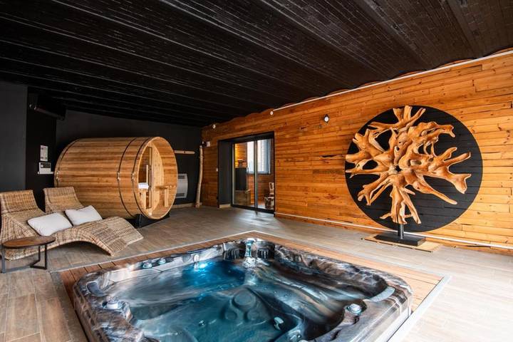 Location de vacances pour 2 personnes, avec sauna ainsi que terrasse et vue dans Étaing