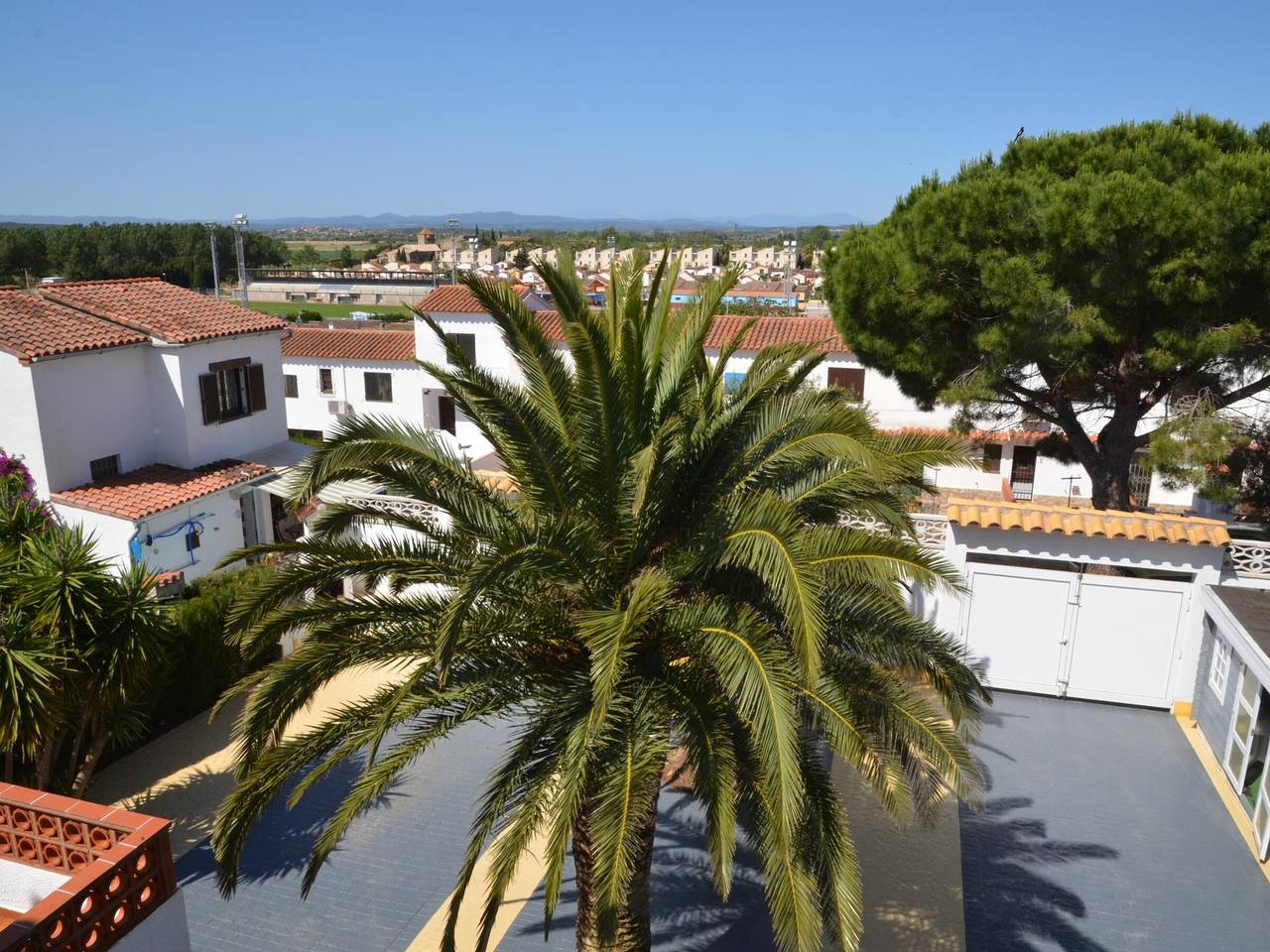 Komfortables Stadthaus mit Terrasse, Grill, in Strandnähe - Torroella de Montgrí, Carrer Del Puig 88 in l'Escala, Oberampurien