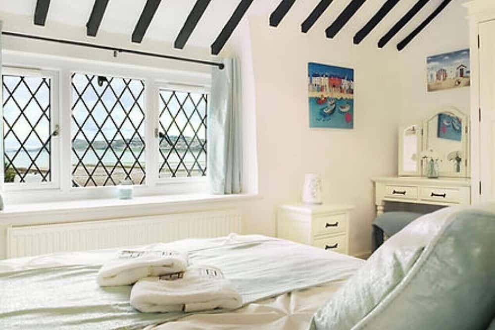 Beachfront Sea View Cottage in Rhos on Sea, Conwy region