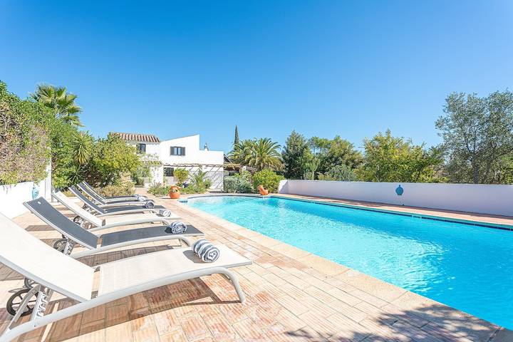 Ferienhaus für 8 Personen, mit Terrasse und Garten