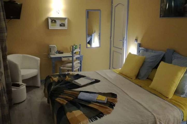 Gîte pour 2 personnes, avec piscine et terrasse ainsi que jardin et jacuzzi à Saint-Gor - 2