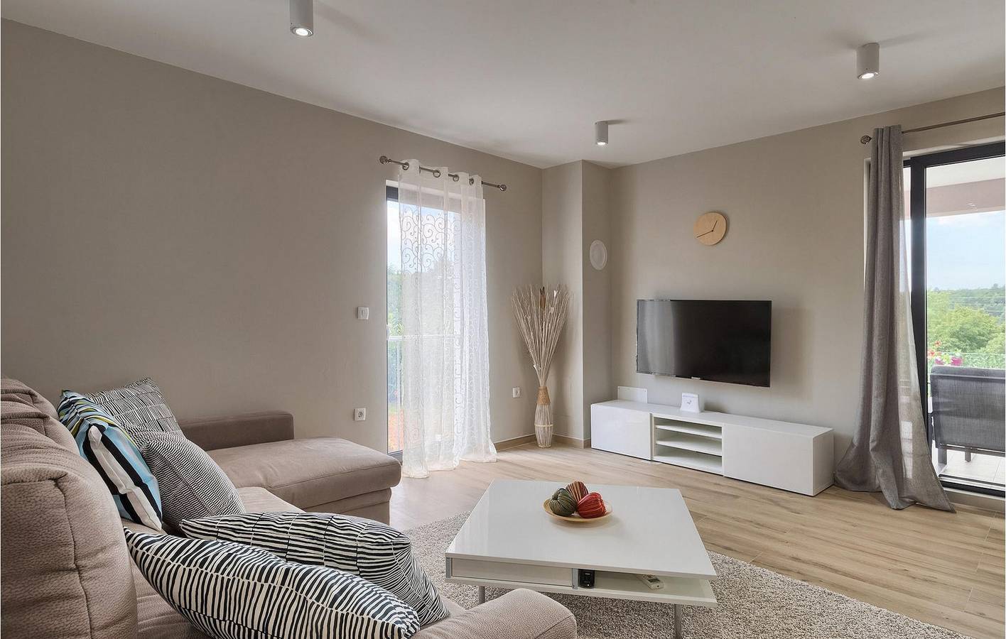 Spacieux appartement de 2 chambres avec piscine, terrasse et Wi-Fi près du centre-ville de Labin in Labin, Côte Est de l'Istrie